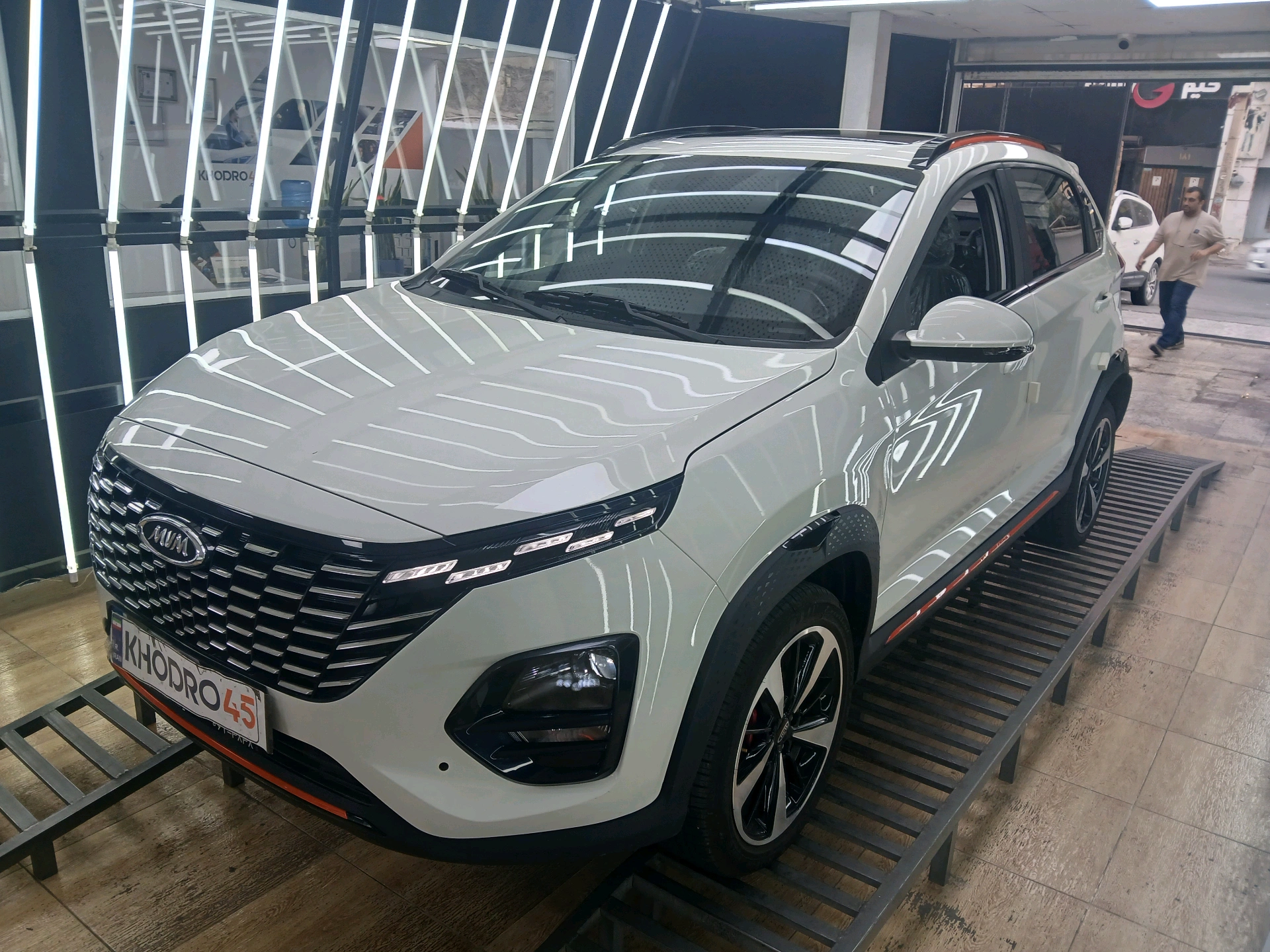 ام وی ام X33 کراس اتوماتیک