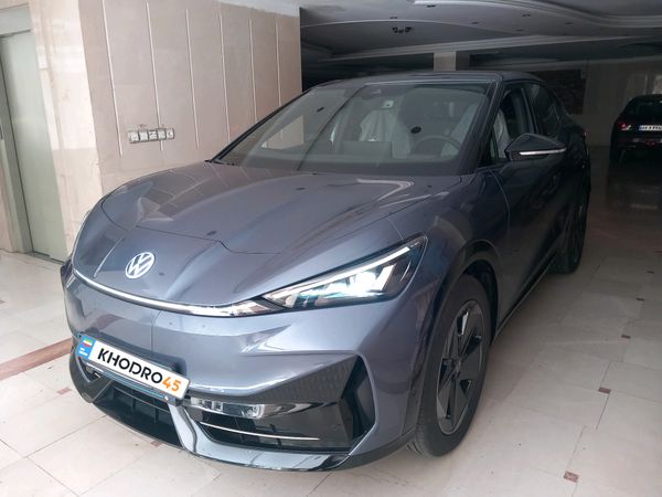 alt-https://media.khodro45.com/public/image/a550bd2631554e74af3432633e54f120_plate_allure