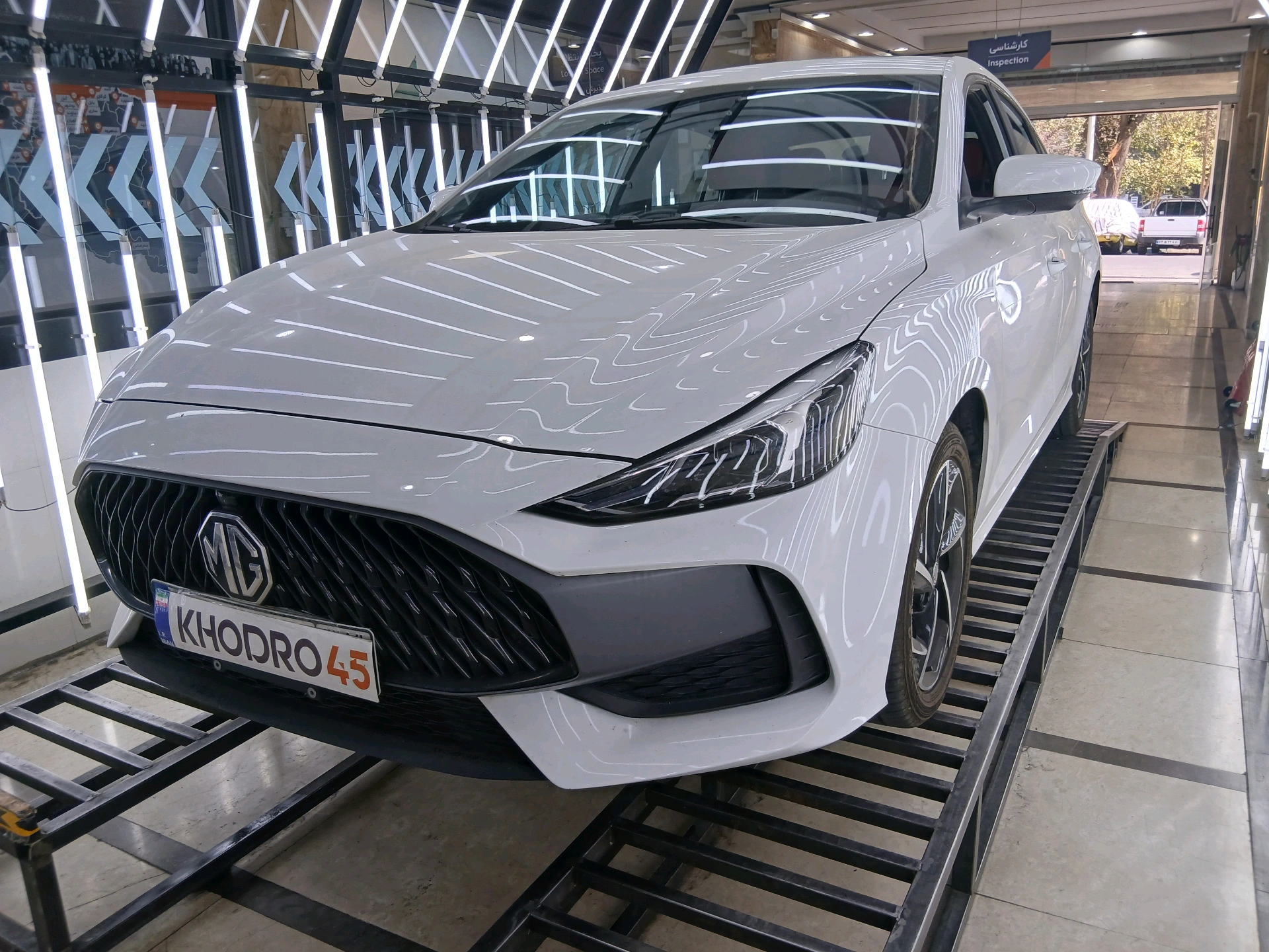 ام جی GT اتوماتیک