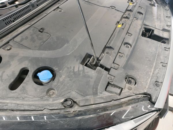 alt-https://media.khodro45.com/public/image/b7618e94578c49669c2602aa187eba34_plate_allure