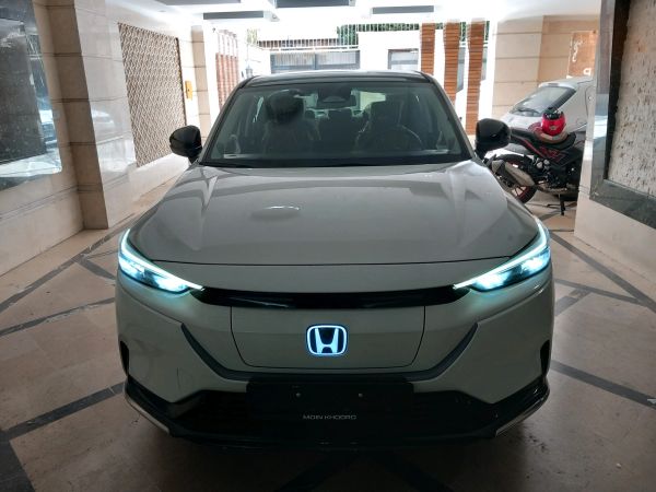 alt-https://media.khodro45.com/public/image/f8f2a5e3a28e4b28a72a92b440fc26f6_plate_allure